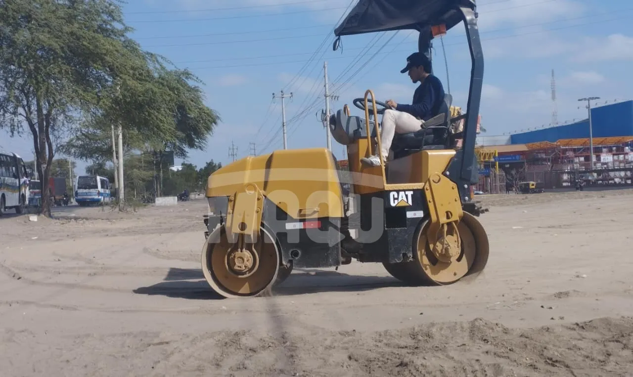 Rodillo CATERPILLAR CB-214E (2006) - Foto # 7