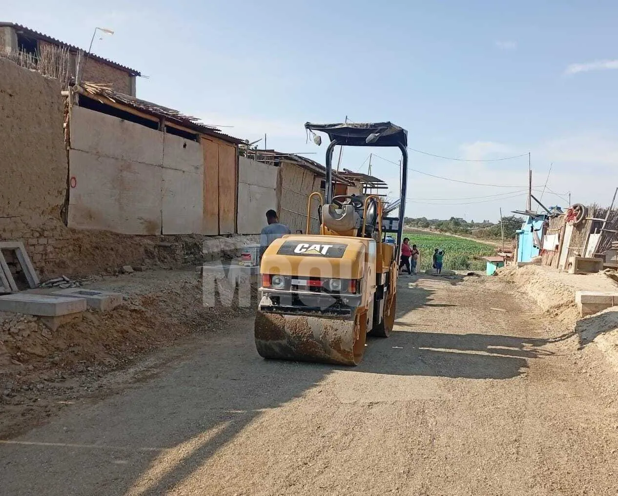 Rodillo CATERPILLAR CB-214E (2006) - Foto # 2