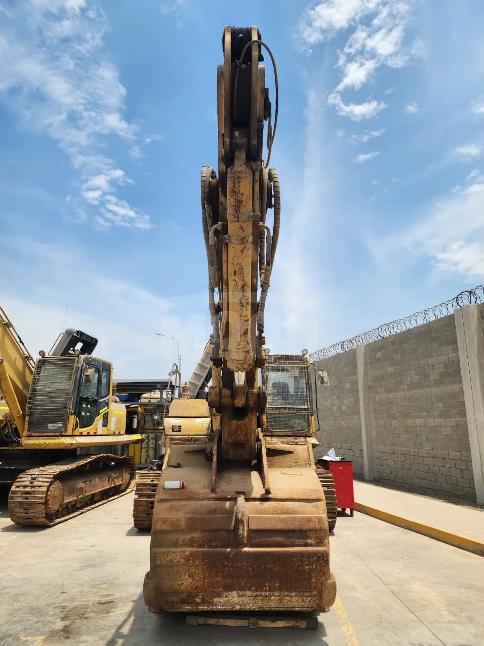 Excavadora sobre orugas KOMATSU PC350LC-8 (2013) - Foto # 2