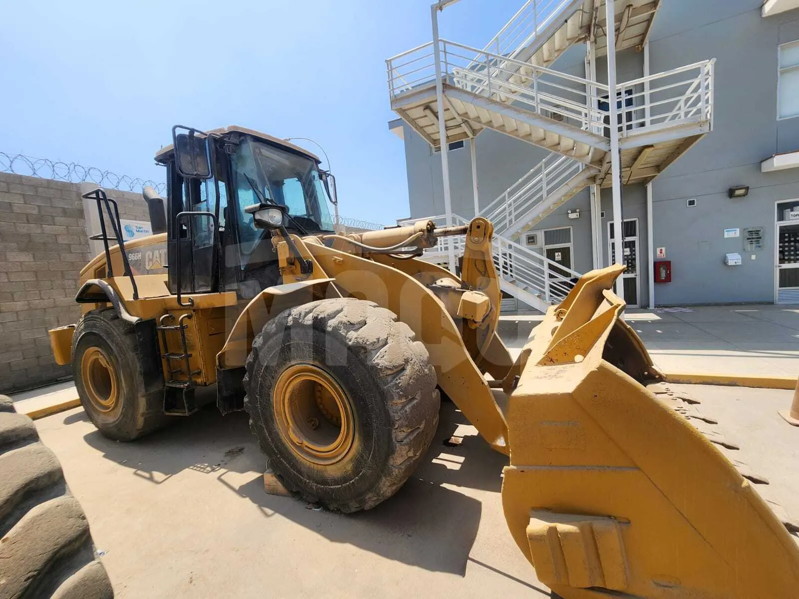 Cargador frontal CATERPILLAR 966H (2014)