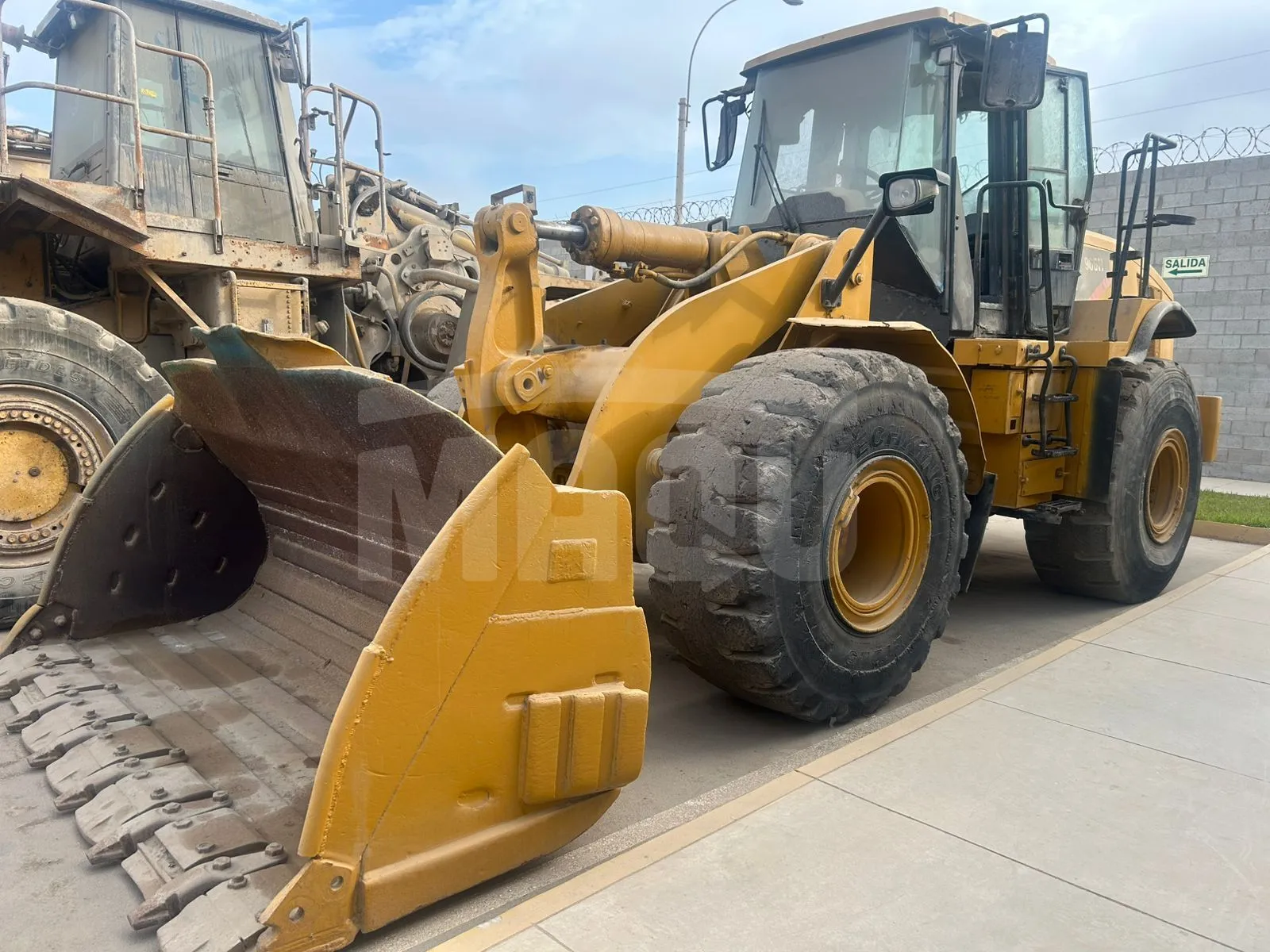 Cargador frontal CATERPILLAR 966H (2014) - Foto # 2