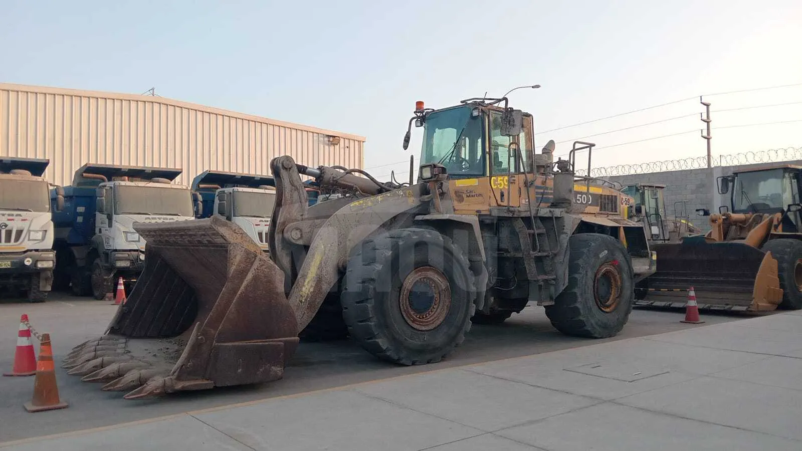 Cargador frontal KOMATSU WA500-6 (2010) - Foto # 3