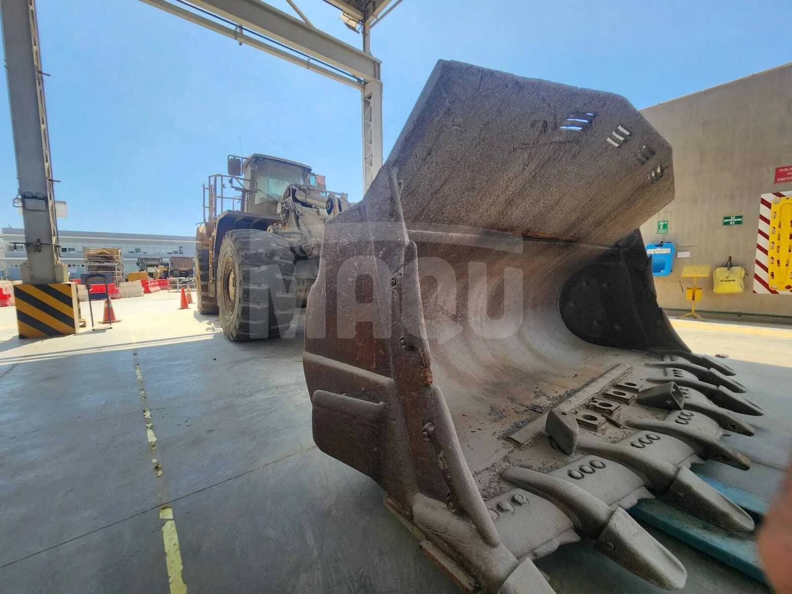 Cargador frontal CATERPILLAR 988H (2010)