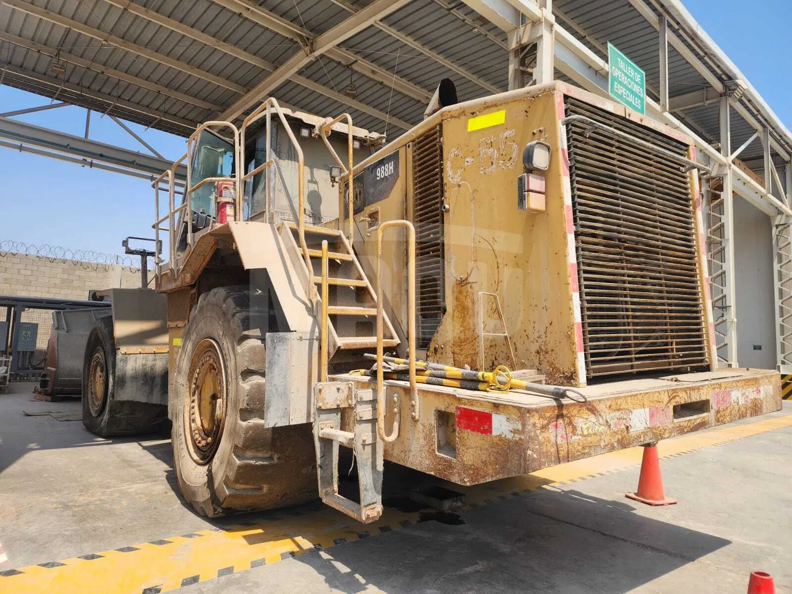 Cargador frontal CATERPILLAR 988H (2010) - Foto # 6