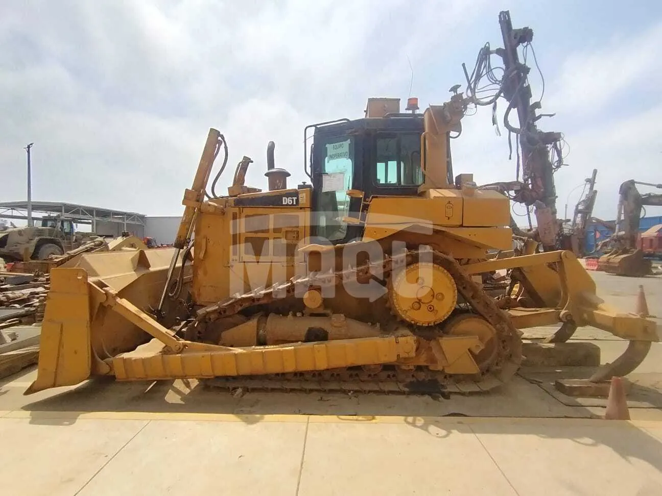 Tractor de oruga CATERPILLAR D6T (2013) - Foto # 2