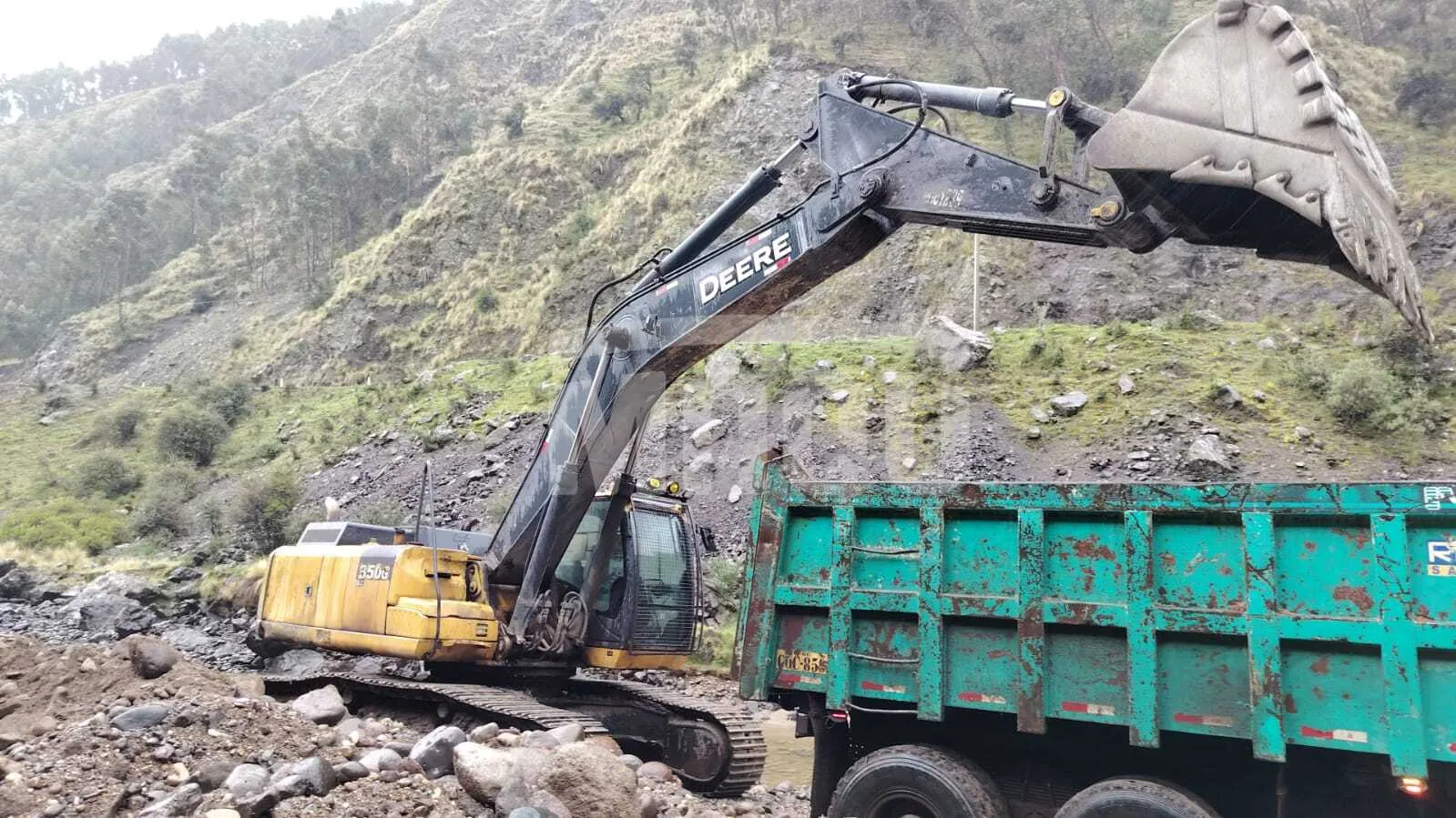 Excavadora sobre orugas JOHN DEERE 350GLC (2016)