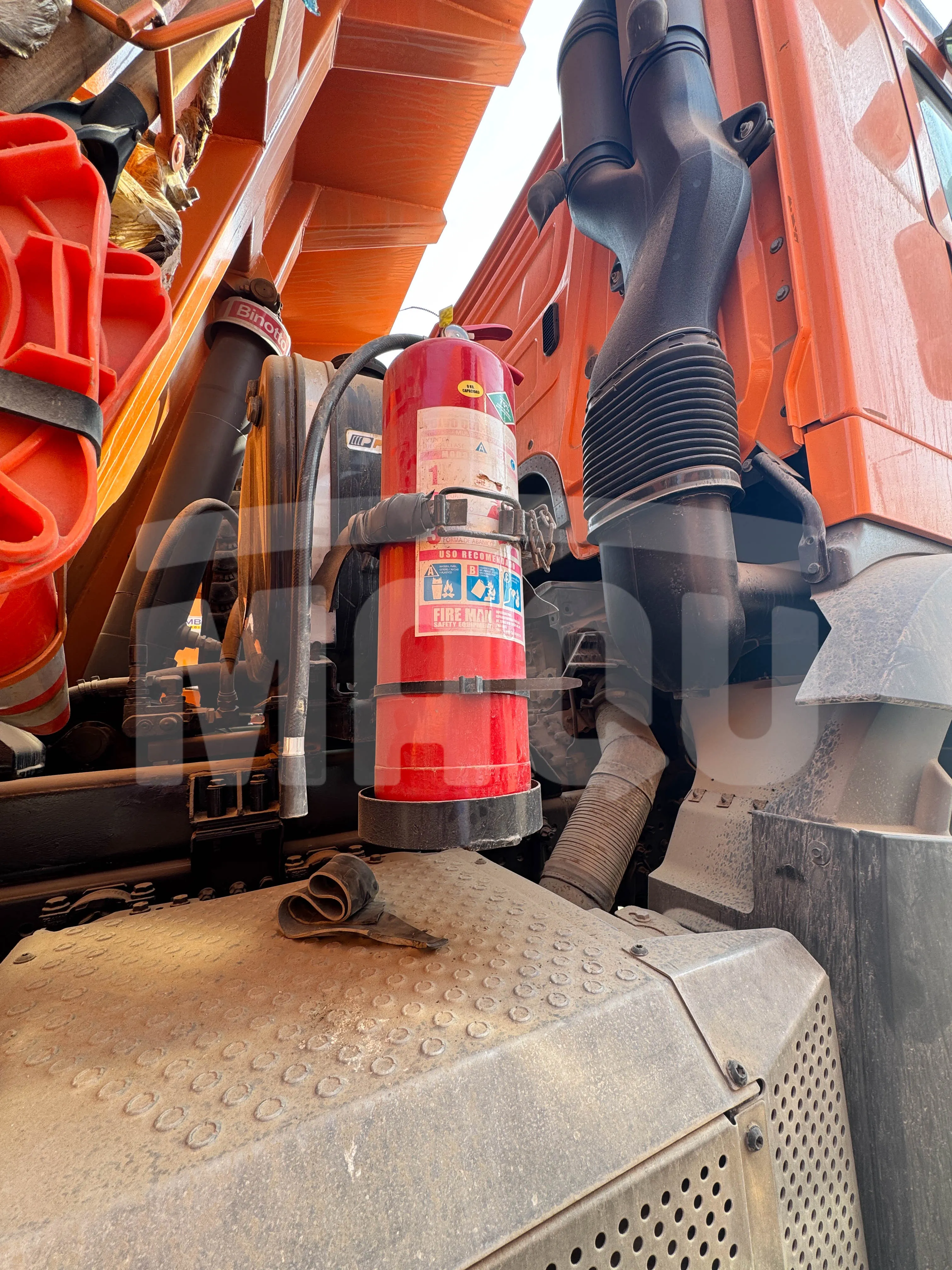 Volquete MERCEDES BENZ AROCS 3345K (2023) - Foto # 2