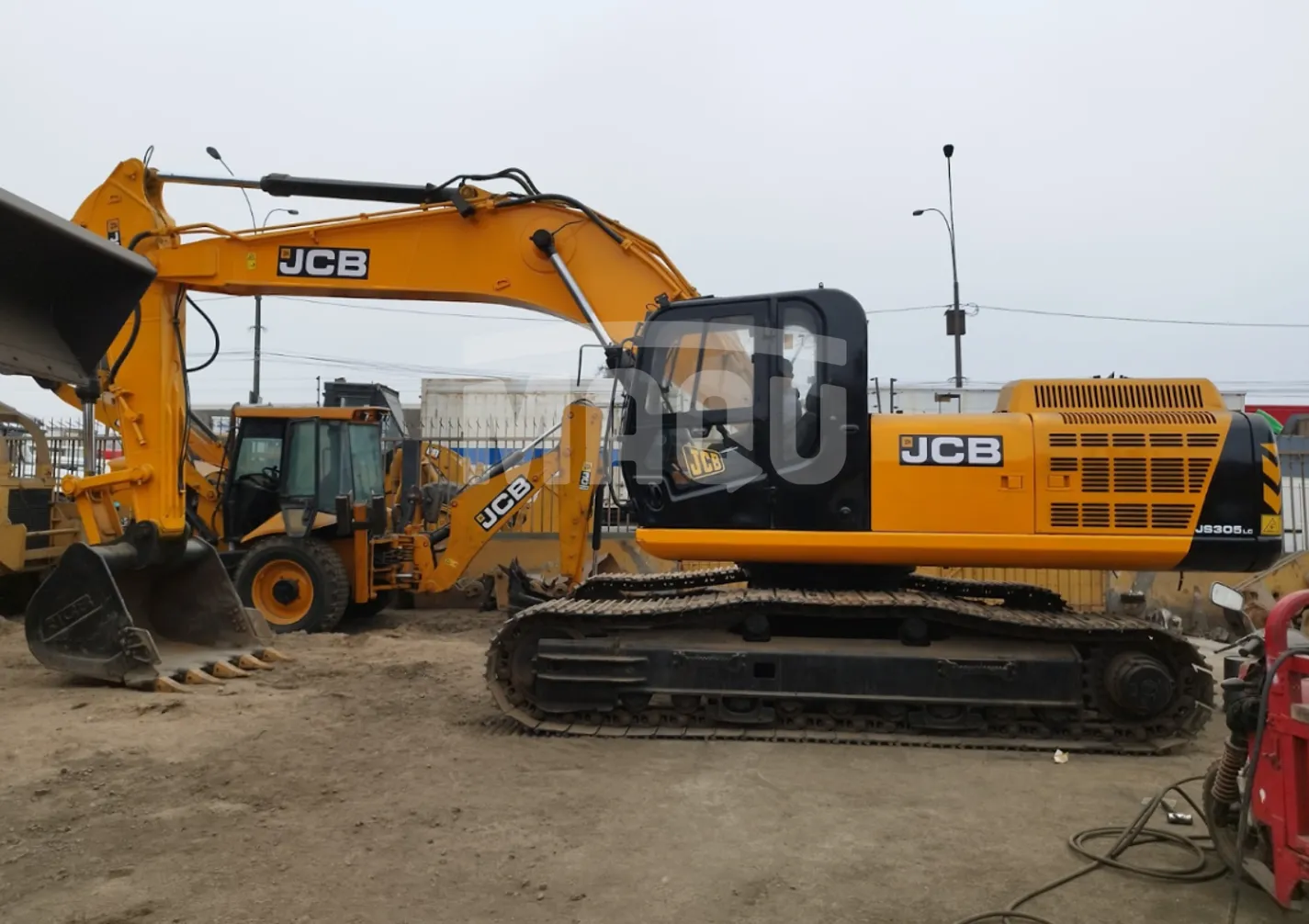 Excavadora sobre orugas JCB JS305LC (2018) - Foto # 3