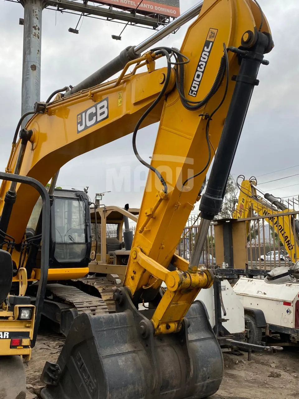 Excavadora sobre orugas JCB JS305LC (2018) - Foto # 2