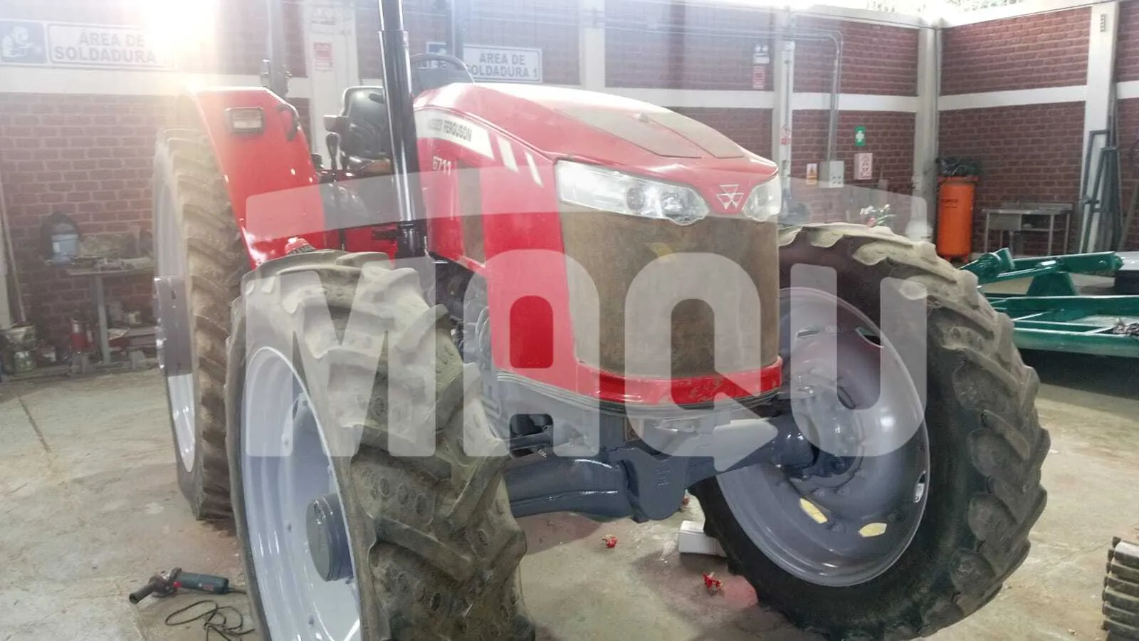 Tractor agrícola MASSEY FERGUSON 6711 (2022) - Foto # 3