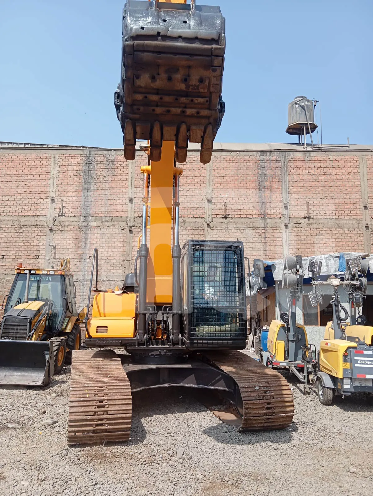 Excavadora sobre orugas SANY SY215C-9LC (2014) - Foto # 3