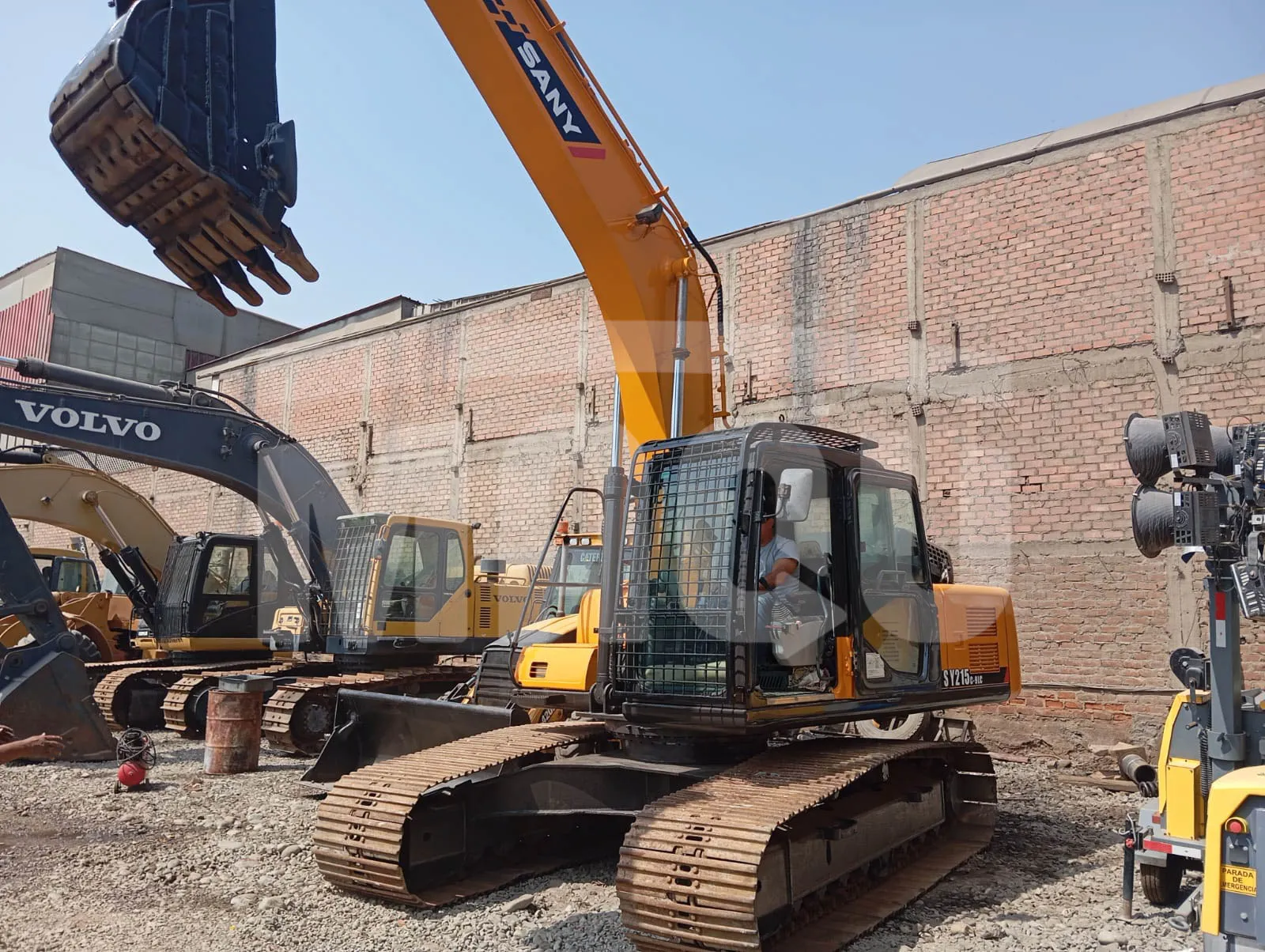 Excavadora sobre orugas SANY SY215C-9LC (2014) - Foto # 4