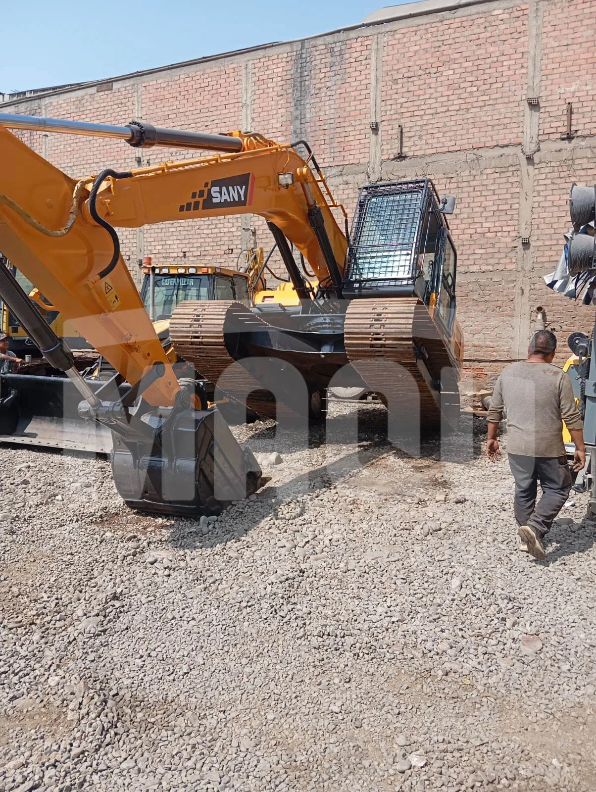 Excavadora sobre orugas SANY SY215C-9LC (2014) - Foto # 7