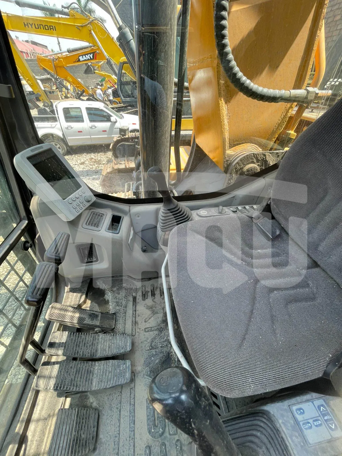 Excavadora sobre orugas SANY SY215C-9LC (2014) - Foto # 8