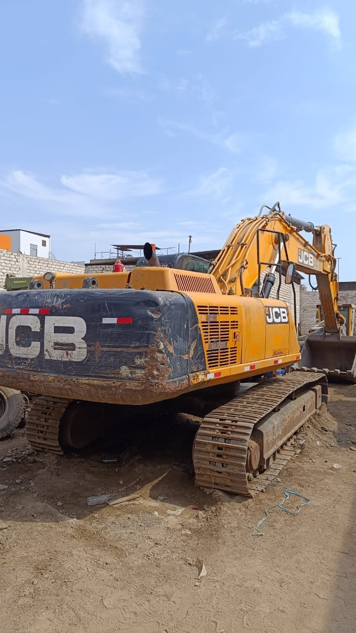 Excavadora sobre orugas JCB JS370 (2017) - Foto # 2