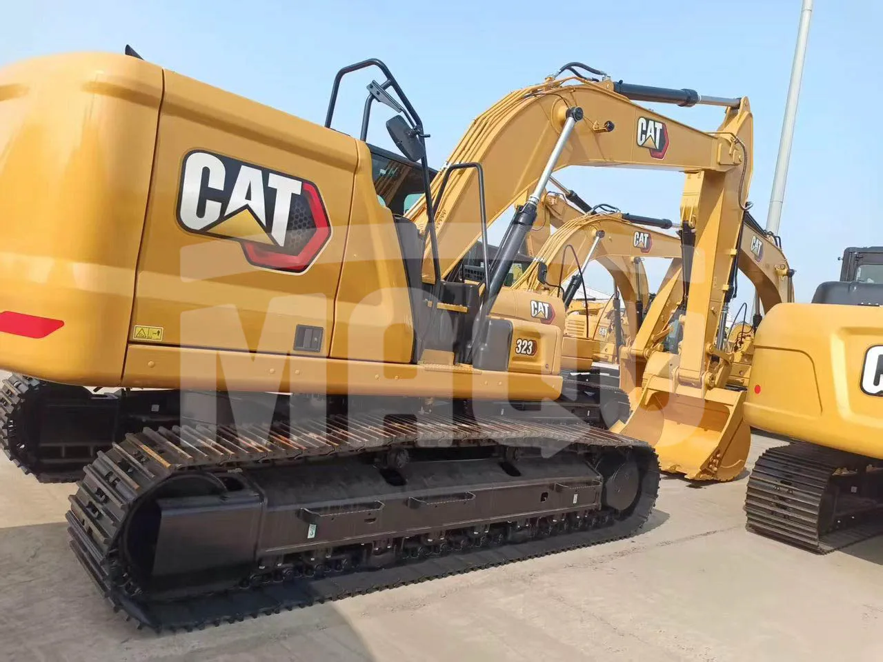 Excavadora sobre orugas CATERPILLAR 323 (2025) - Foto # 3