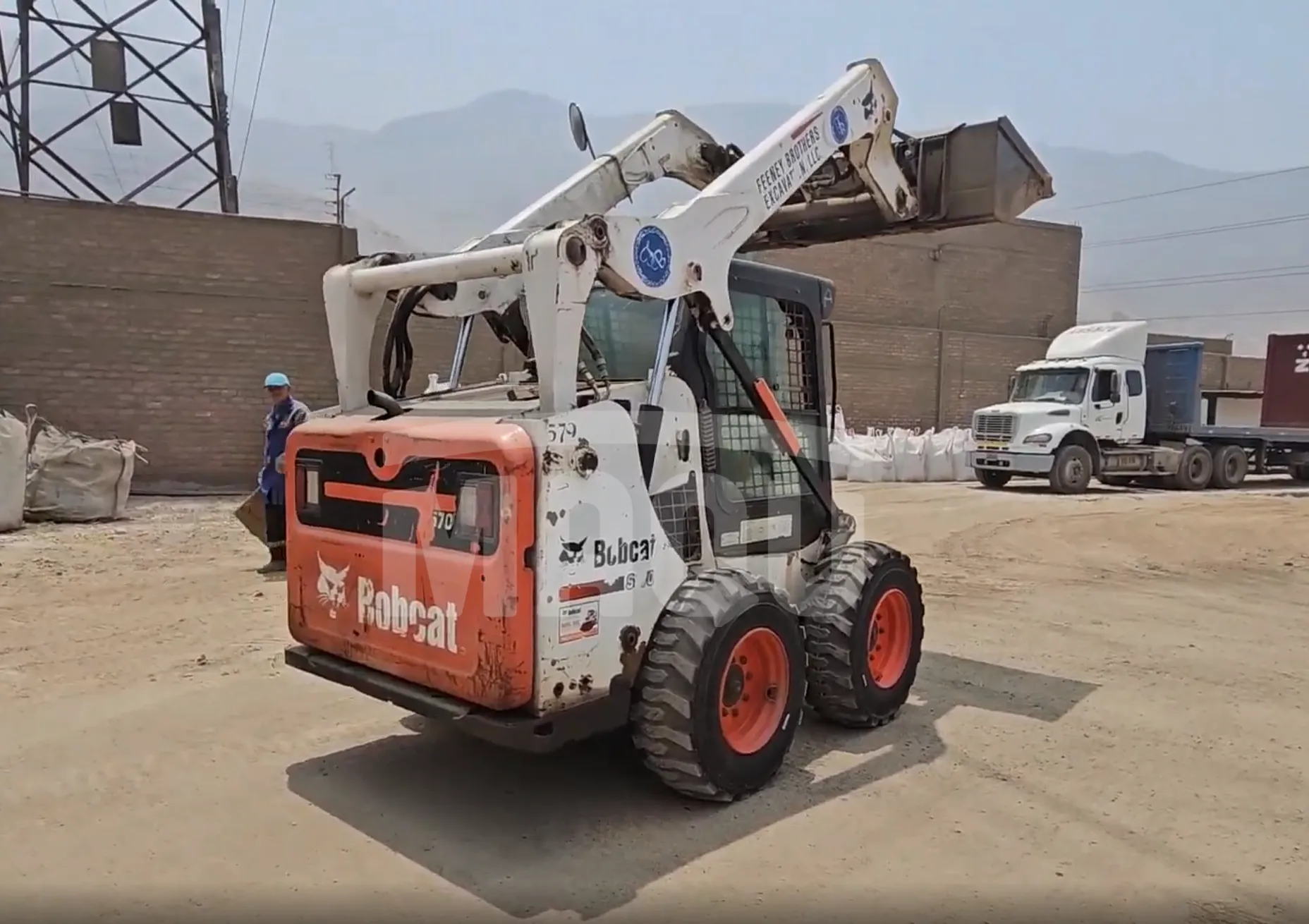 Minicargador BOBCAT S570 (2013) - Foto # 6