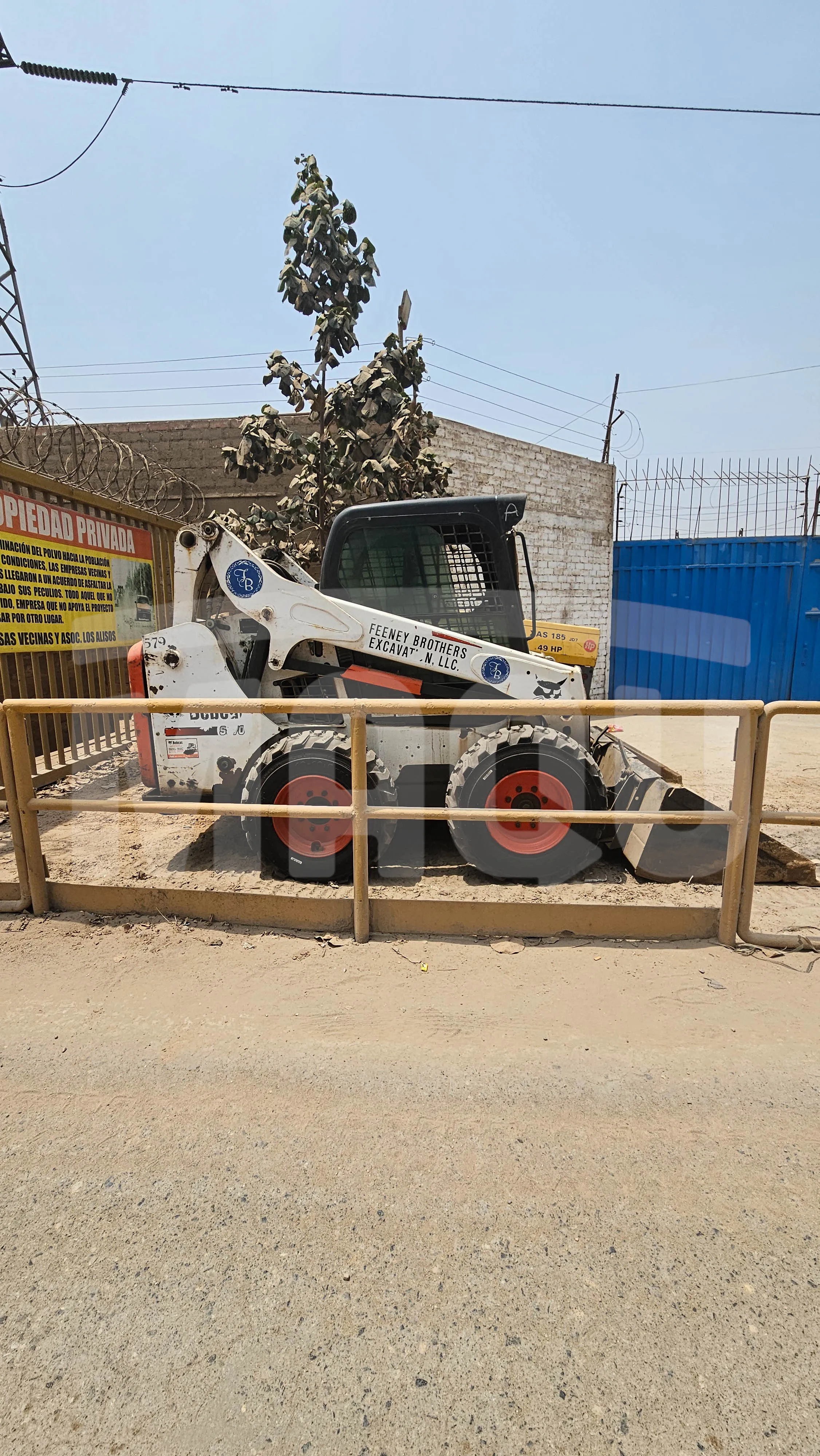 Minicargador BOBCAT S570 (2013) - Foto # 7