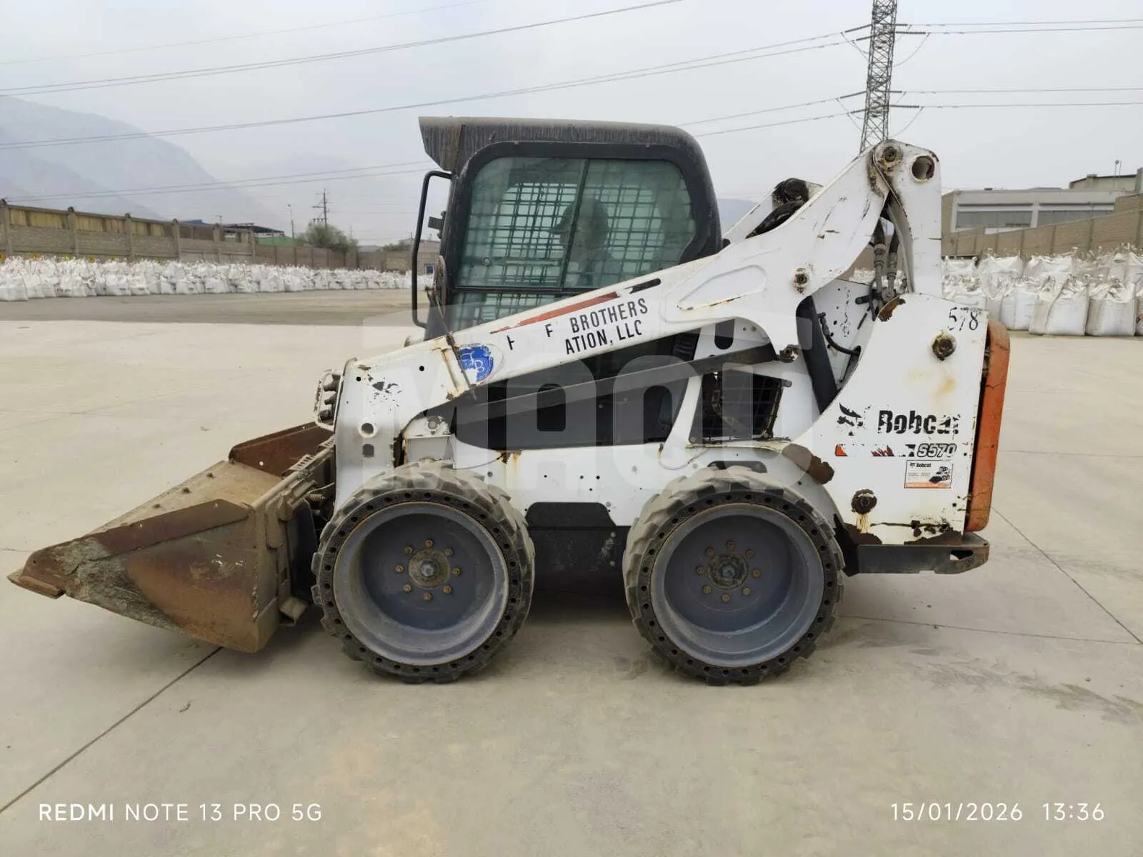 Minicargador BOBCAT S570 (2013) - Foto # 8