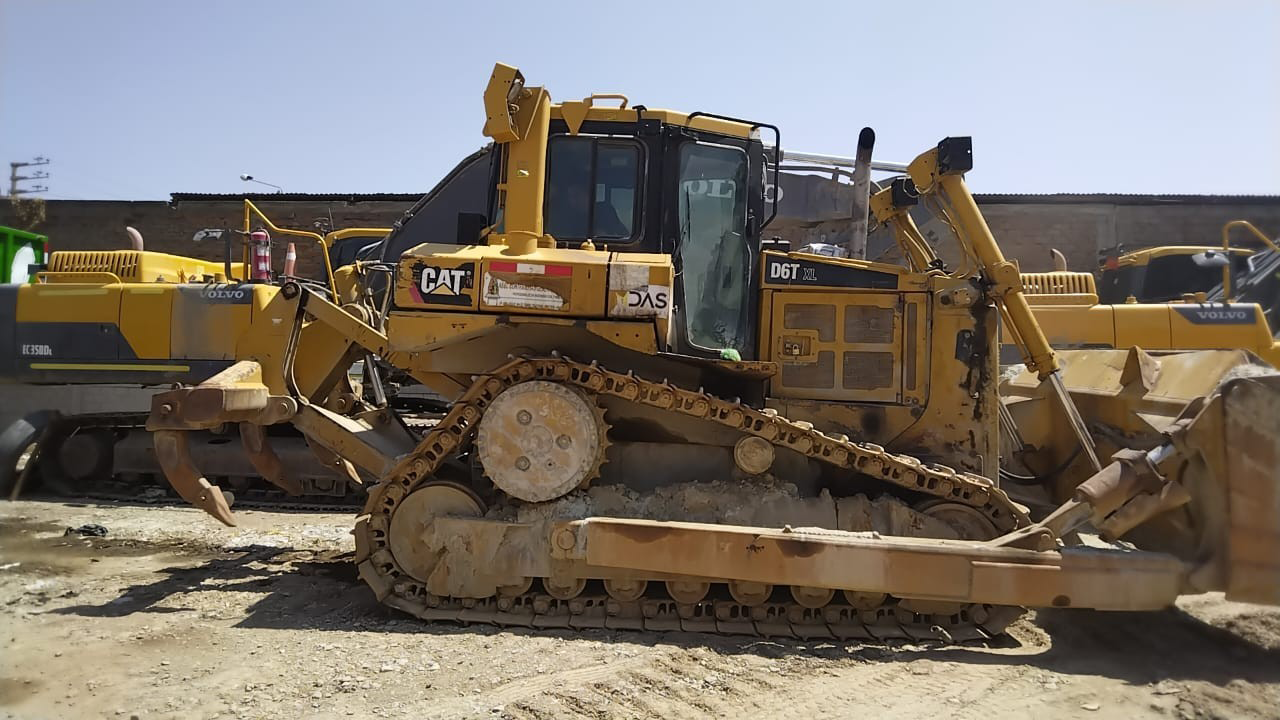 Tractor sobre orugas CATERPILLAR D6T XL (2012)