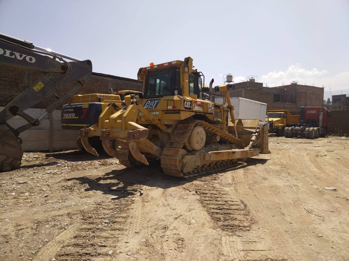 Tractor sobre orugas CATERPILLAR D6T XL (2012)