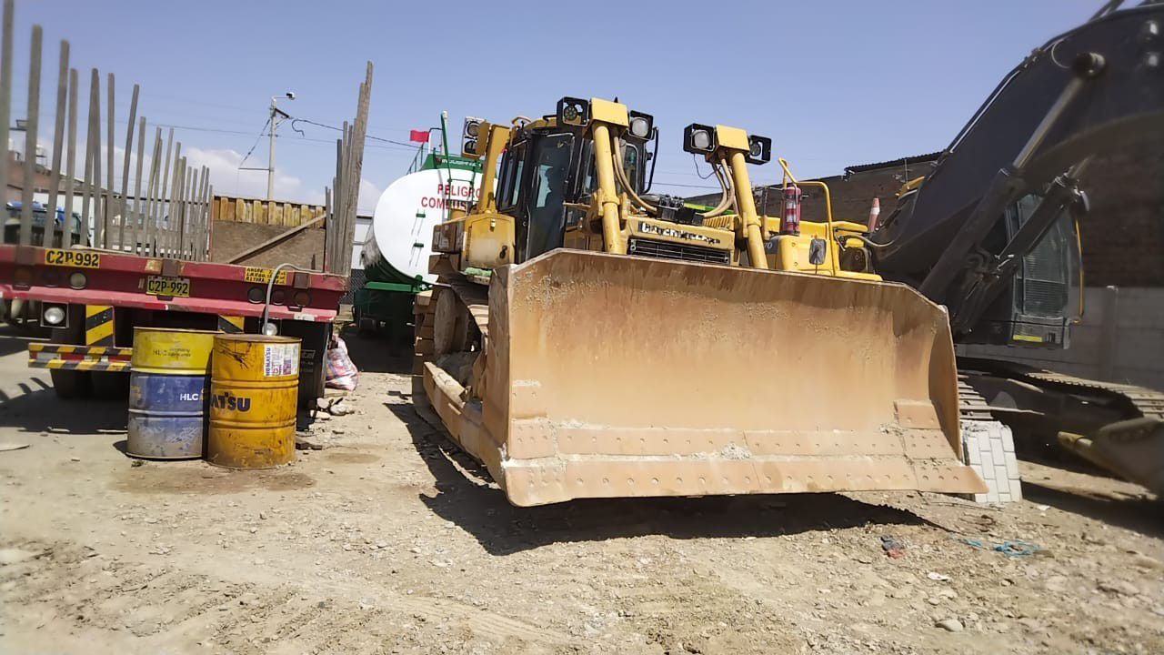 Tractor sobre orugas CATERPILLAR D6T XL (2012) - Foto # 2